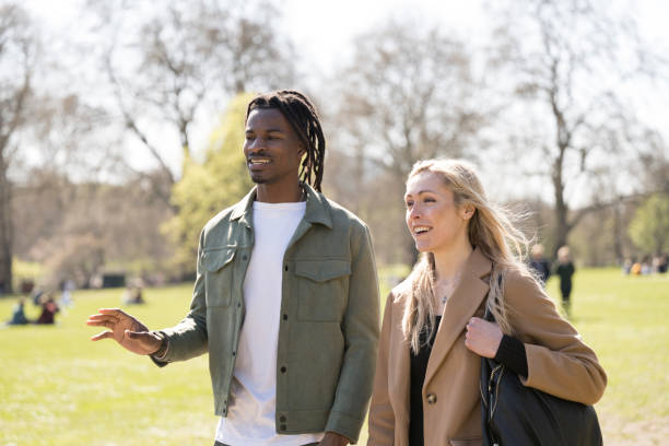istock Couple walking in St. James’s Park, London 1536827922