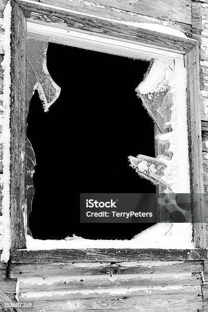 늙음 브로컨 창쪽 한 사람이 없는 하우스 0명에 대한 스톡 사진 및 기타 이미지 - 0명, 깨짐, 눈-냉동상태의 물