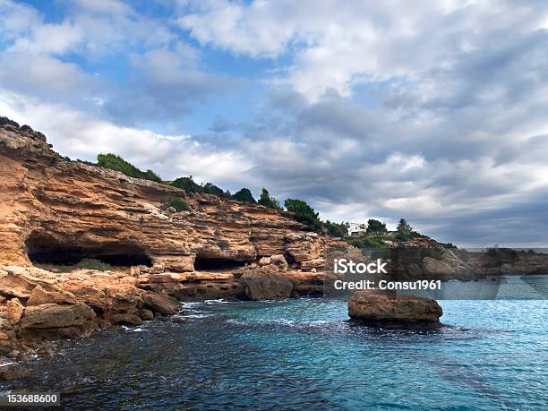 Cliffs Foto de stock y más banco de imágenes de Acantilado - Acantilado, Aire libre, Amanecer