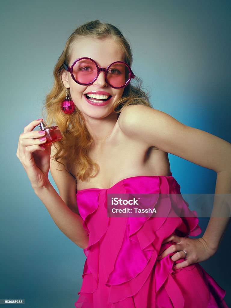 Die Lachen schöne Mädchen in Rosa Brille - Lizenzfrei Autokorrekturfilter Stock-Foto