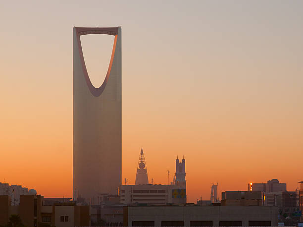 uni tower - saudi arabia riyadh arabia tower photos et images de collection