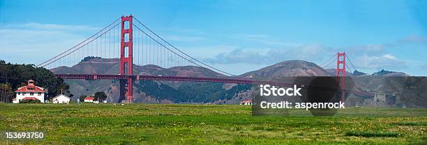 Golden Gate Bridge Und Sommerwiese In San Francisco Stockfoto und mehr Bilder von Feld