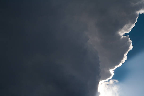 Nube oscuro - foto de stock