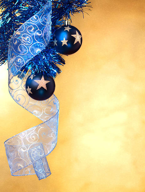 Duas bolas de Natal azul com estrelas glittering - fotografia de stock
