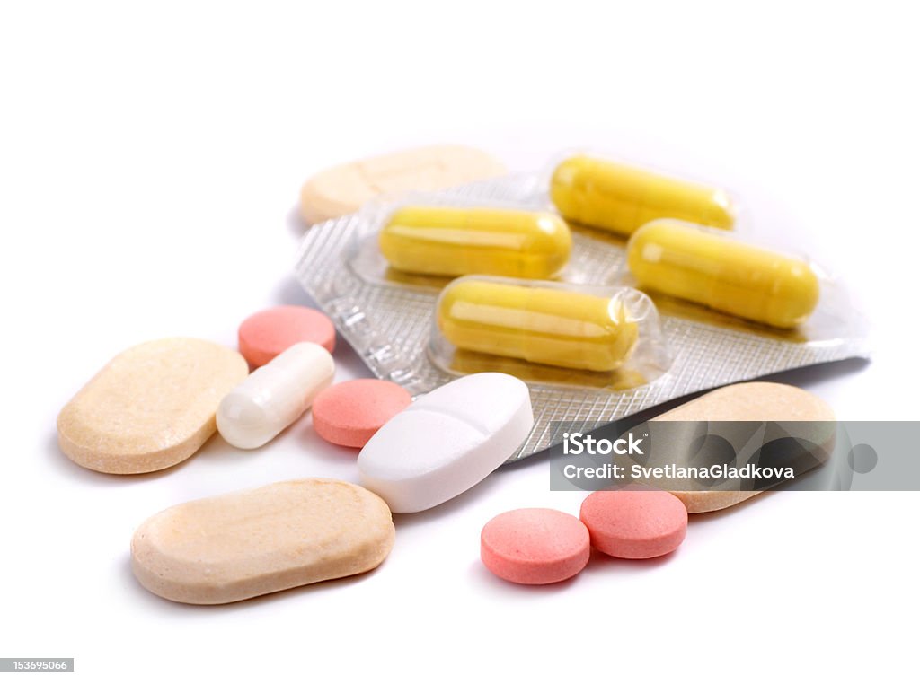 Pillole su sfondo bianco - Foto stock royalty-free di Antidolorifico
