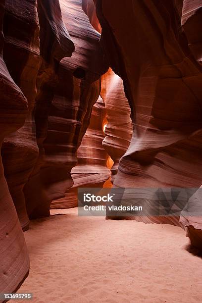 Tonos De Color En Capas De Antelope Canyon Arizona Foto de stock y más banco de imágenes de Amarillo - Color