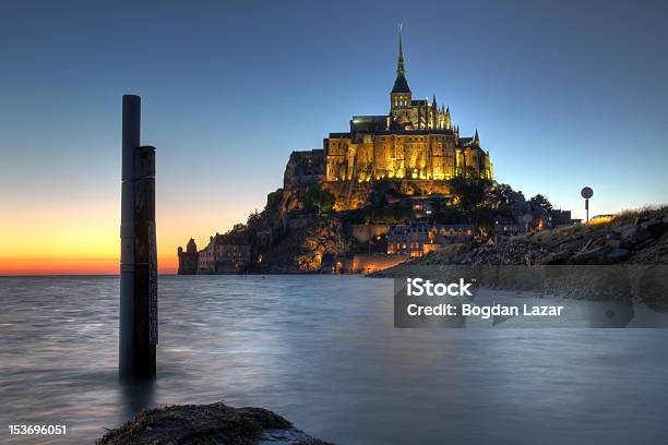 Mont Saintmichel Normandia França - Fotografias de stock e mais imagens de Abadia - Abadia, Arquitetura, Baixa Normandia