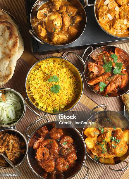 Cibo Indiano Banchetti - Fotografie stock e altre immagini di Cibo indiano - Cibo indiano, Pietanza a base di curry, Acciaio inossidabile