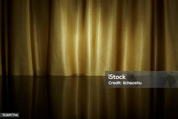 黄金の絹の背景 - カーテンのストックフォトや画像を多数ご用意 - カーテン, ステージ, 黄色