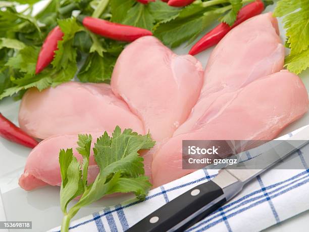 Uncooked Petto Di Pollo - Fotografie stock e altre immagini di Alimentazione sana - Alimentazione sana, Camera, Carne
