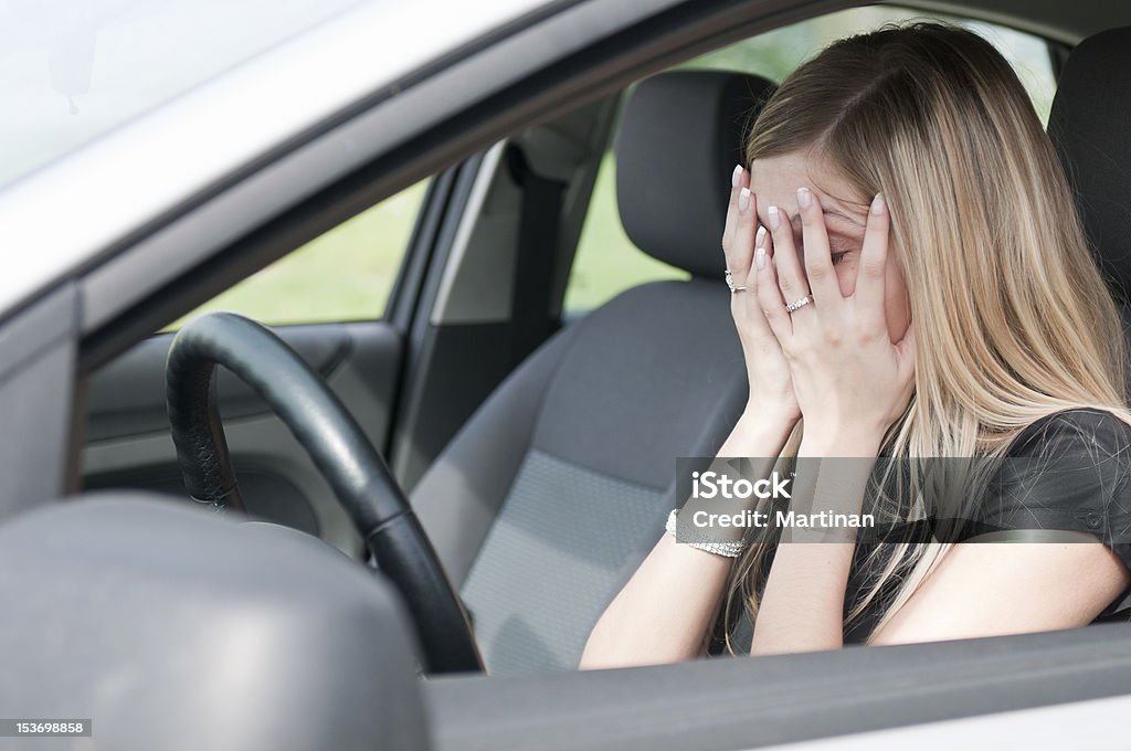 Conflit nord-irlandais-mécontent femme dans la voiture - Photo de Accident bénin libre de droits