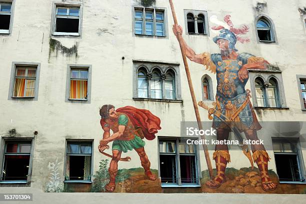 Photo libre de droit de David Et Goliath Sur Le Mur De Maison De Regensburg Patrimoine Mondial De Lunesco banque d'images et plus d'images libres de droit de Le Roi David - Figure religieuse