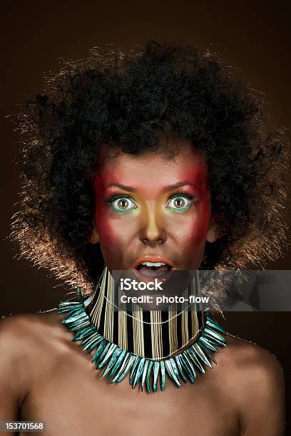 Engraçado Menina Com Cabelo Afro - Fotografias de stock e mais imagens de Adulto - Adulto, Afro, Alegria