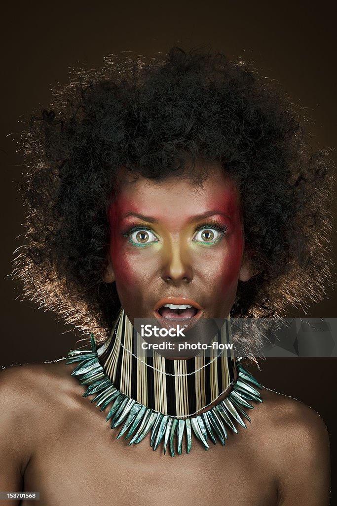Забавная девочка с афро волос - Стоковые фото Афро роялти-фри
