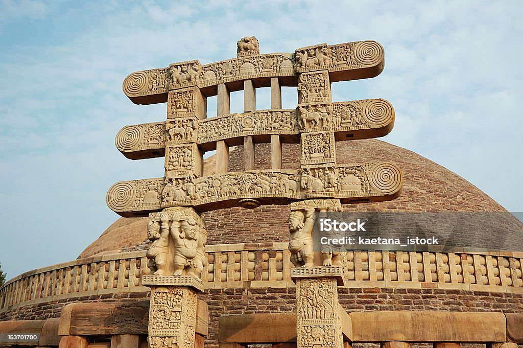 Stupa Gates em Sanchi, buit por Ashoka, famoso Ponto Turístico Indiano - Royalty-free Adulação Foto de stock