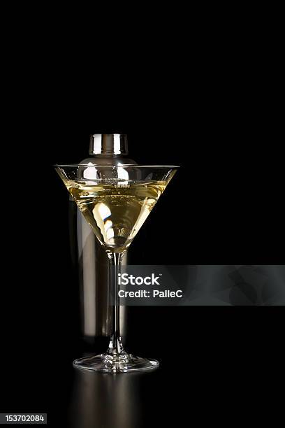 Martini Napój Z Shaker Do Koktajli - zdjęcia stockowe i więcej obrazów Alkohol - napój - Alkohol - napój, Bez ludzi, Błyszczący
