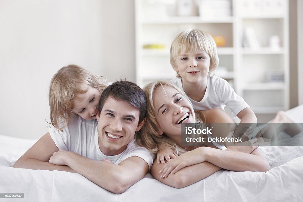 Sonriente personas - Foto de stock de Familia libre de derechos