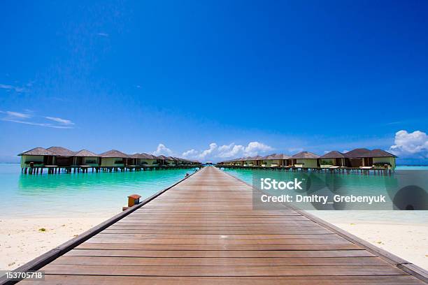 Bungalow Sulla Spiaggia - Fotografie stock e altre immagini di Tahiti - Tahiti, Acqua, Albergo