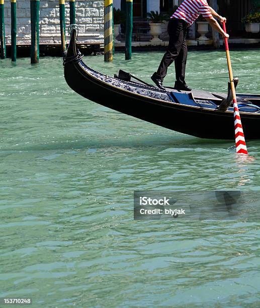 Photo libre de droit de Gondolier Au Travail À Venise banque d'images et plus d'images libres de droit de Adulte - Adulte, Adulte d'âge moyen, Adulte d'âge mûr