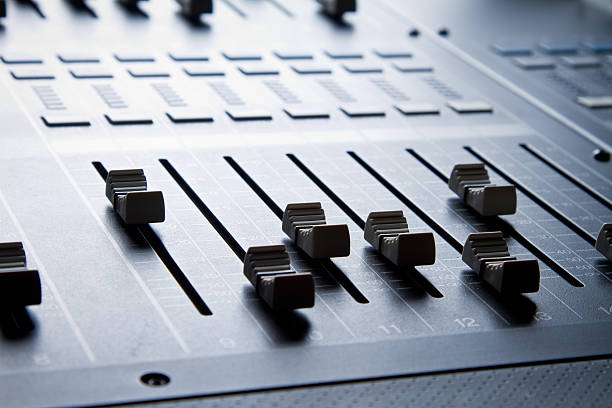 New digital mixing console for sound and recording