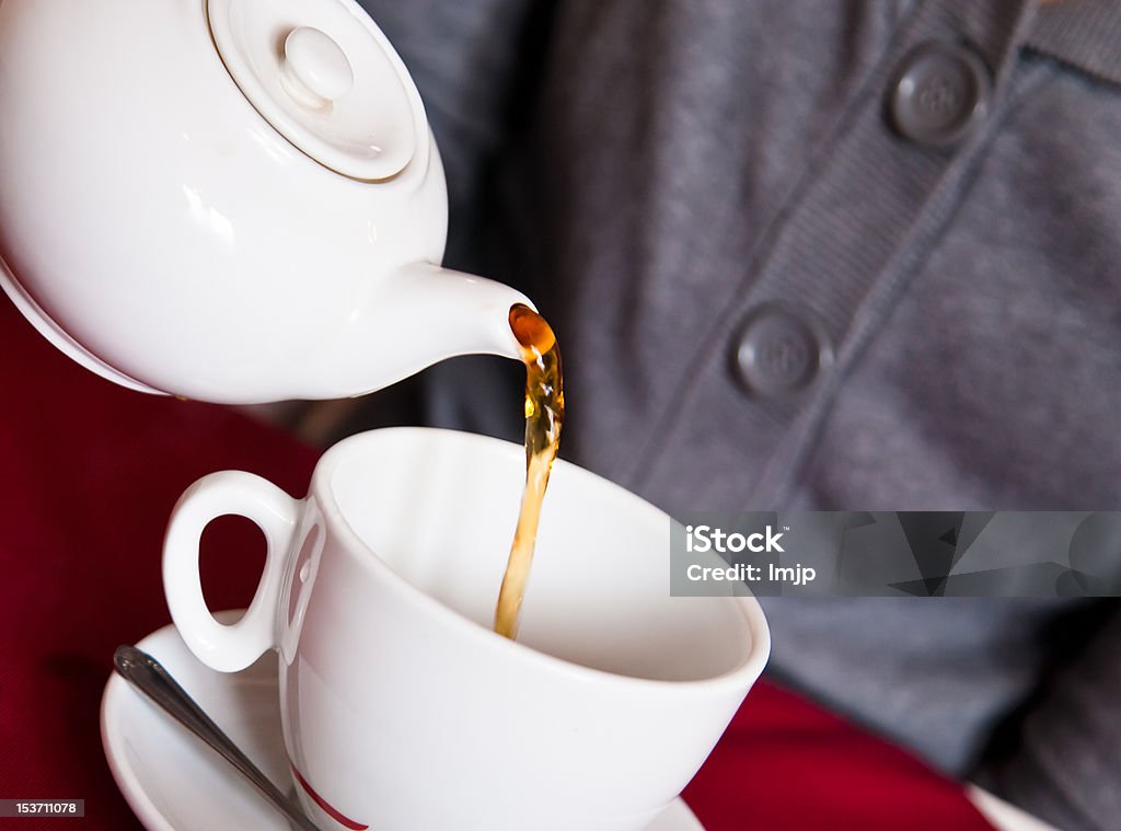 Eingießen Tee - Lizenzfrei Café Stock-Foto