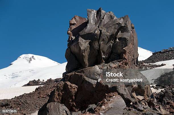 Rock Irrigidita - Fotografie stock e altre immagini di Ambientazione esterna - Ambientazione esterna, Catena del Caucaso, Caucaso - Regione