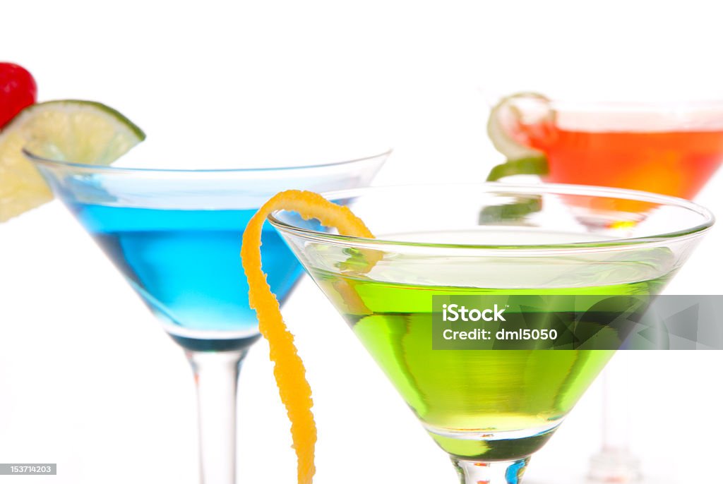 Cócteles Martini con sabores tropicales - Foto de stock de Adorno de frutas libre de derechos