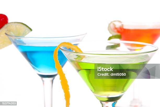 Cócteles Martini Con Sabores Tropicales Foto de stock y más banco de imágenes de Adorno de frutas - Adorno de frutas, Azul, Bebida