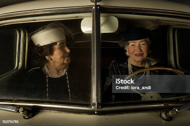 Retrato Senior Mujeres Maduras Foto de stock y más banco de imágenes de Conducir - Conducir, 1950-1959, Coche