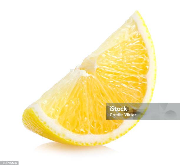 Fetta Di Limone Isolato Su Sfondo Bianco - Fotografie stock e altre immagini di Limone - Limone, Fetta, Scontornabile
