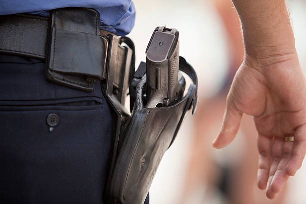 agente di polizia - gun foto e immagini stock