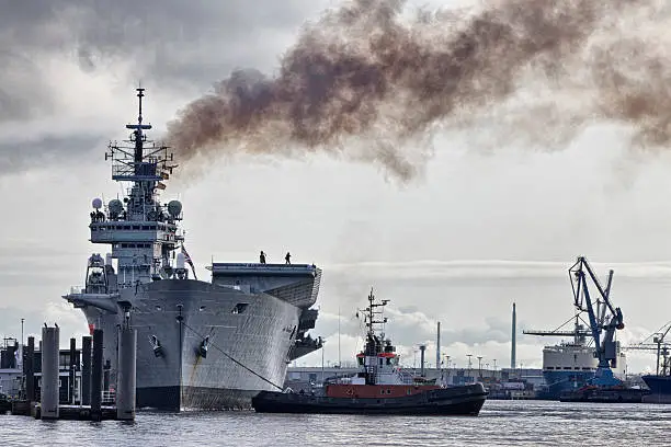 The St. Pauli LandungsbrÃ¼cken (St. Pauli Landing Bridges), part of the Hamburg Harbour, are in the quarter St. Pauli of Hamburg.