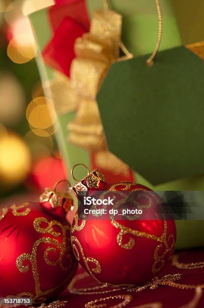 Weihnachten Dekoration Und Geschenk Stockfoto und mehr Bilder von Baum - Baum, Bildschärfe, Christbaumkugel