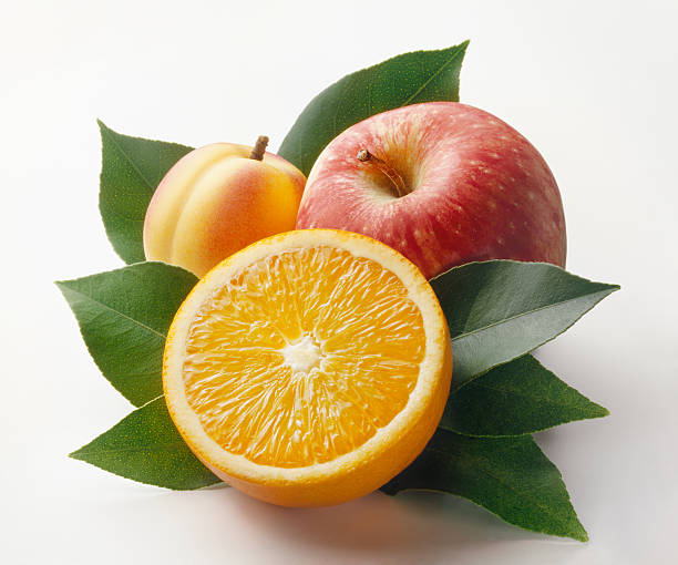 Manzana, damasco y media naranja composición - foto de stock