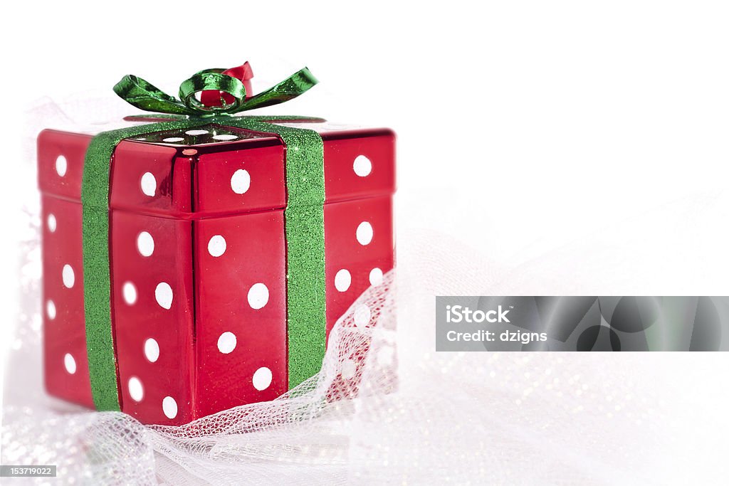 Glittery square Christmas gift box on shimmery tela - Foto de stock de Blanco - Color libre de derechos