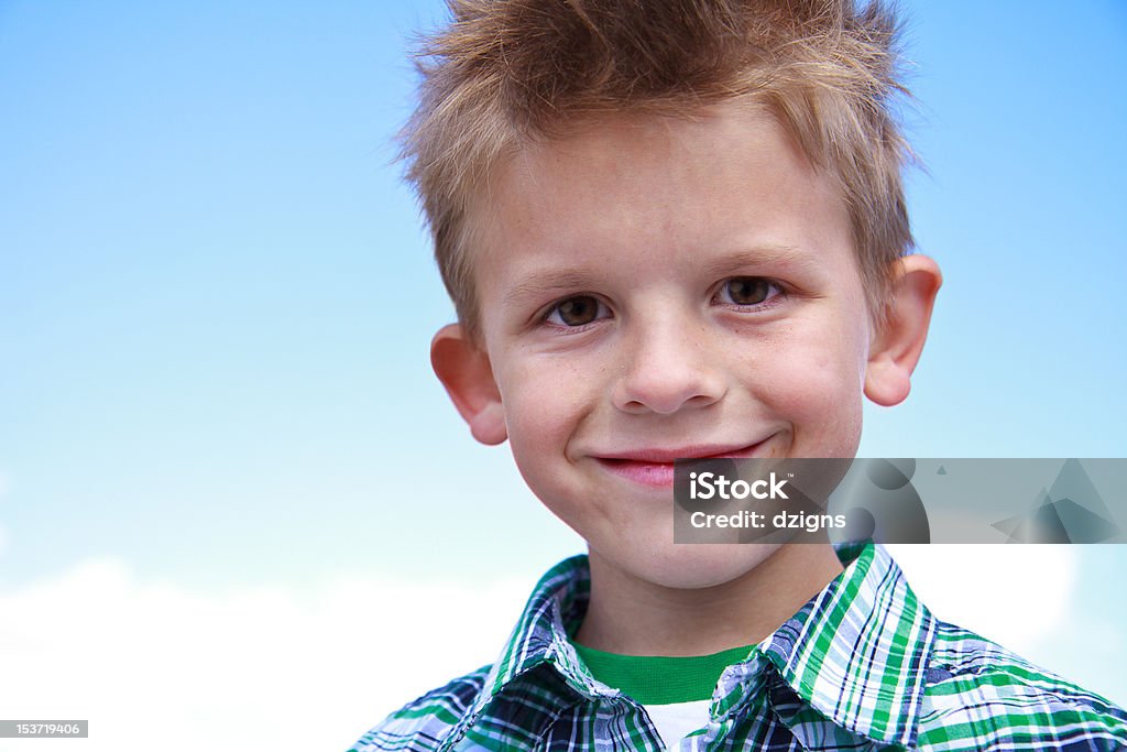 Jovem engraçado Menino sorridente no Visualizador - Royalty-free Alegria Foto de stock
