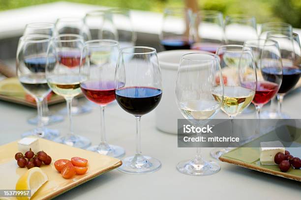 Comida Y Incluya El Vino Foto de stock y más banco de imágenes de Cuatro objetos - Cuatro objetos, Queso, Vino