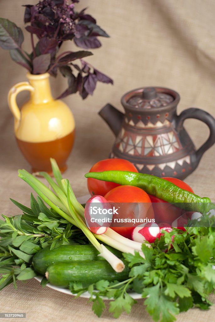 Erbe aromatiche fresche e verdure - Foto stock royalty-free di Alimentazione sana