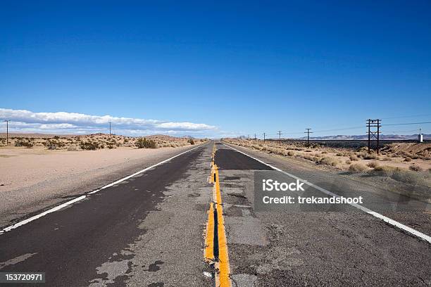 Impervie Road - Fotografie stock e altre immagini di Buca della Strada - Buca della Strada, Autostrada, Asfalto