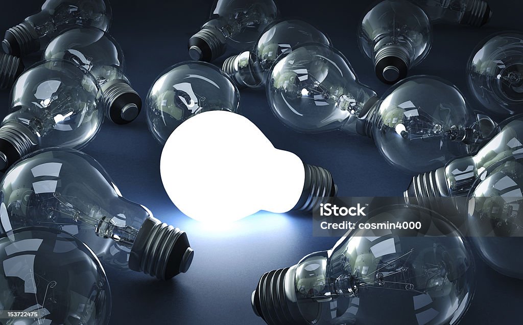 Luminosa lampadina - Foto stock royalty-free di Astratto