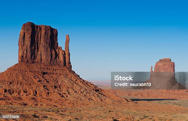 Monument Valley Buttes Stockfoto und mehr Bilder von Abgeschiedenheit - Abgeschiedenheit, Anhöhe, Arizona