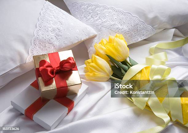 Happy Valentines Tag Stockfoto und mehr Bilder von Bett - Bett, Bildhintergrund, Blumenbouqet