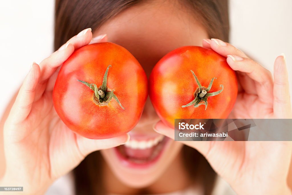 Persone sane: Donna divertente pomodoro - Foto stock royalty-free di 20-24 anni