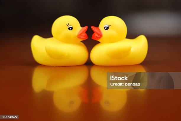 Amarillo Patito Foto de stock y más banco de imágenes de Amarillo - Color - Amarillo - Color, Animal, Desenfocado