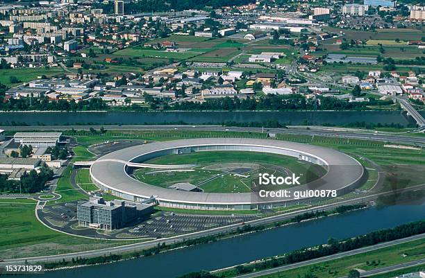 Synchrotron Z Grenoble - zdjęcia stockowe i więcej obrazów Akcelerator cząsteczek - Akcelerator cząsteczek, Reaktor jądrowy, Technologia