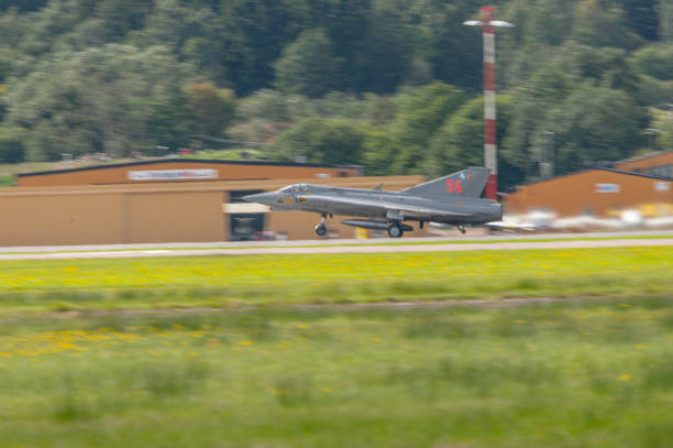 スウェーデン空軍のサーブ35ドラケン超音速戦闘機. - pilot military air force cockpit ストックフォトと画像