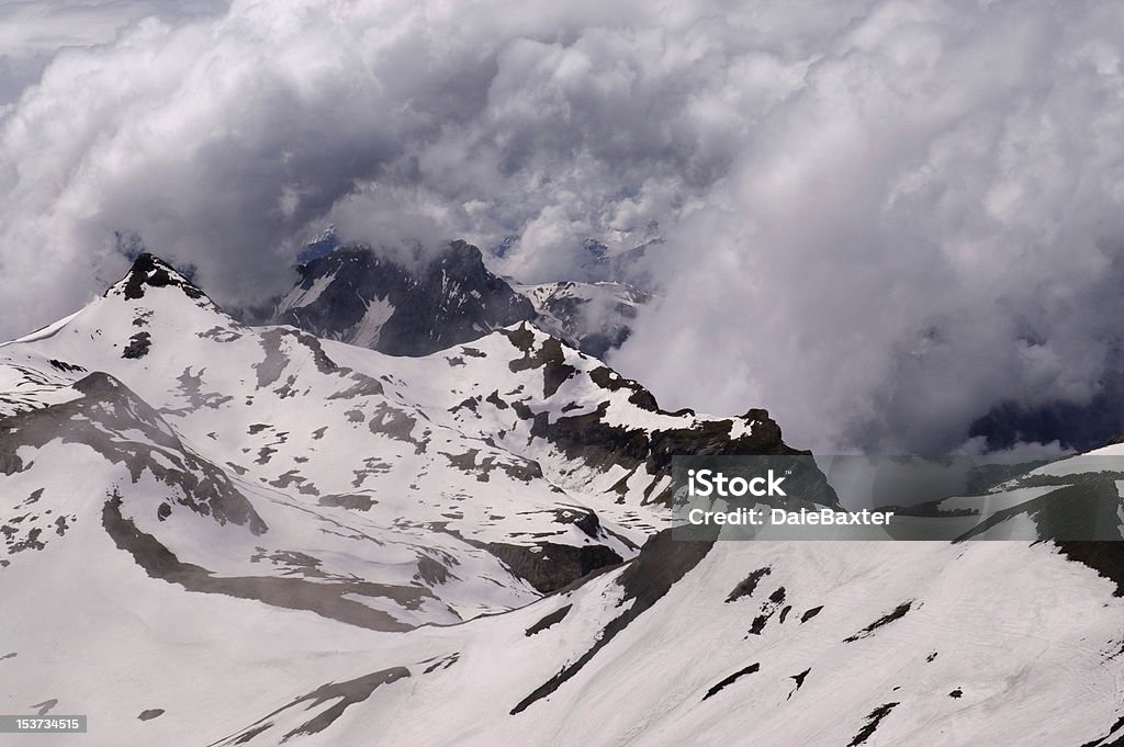 Швейцарский Clouds on a Mountain Top - Стоковые фото Jungfrau Region роялти-фри