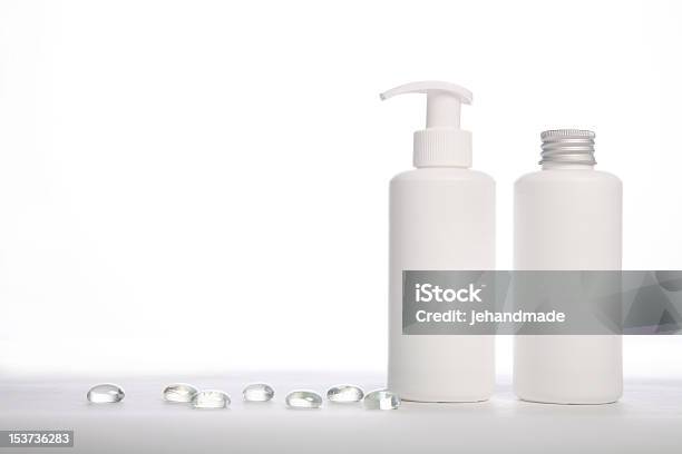 Cosméticos Frascos De Vidro Multiusage Com Cristais De - Fotografias de stock e mais imagens de Desinfetante de mãos