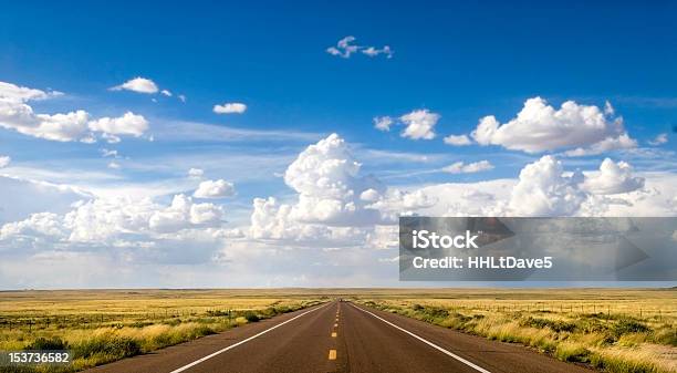 Route 66 No Arizona - Fotografias de stock e mais imagens de Estrada 66 - Estrada 66, Estrada, Arizona