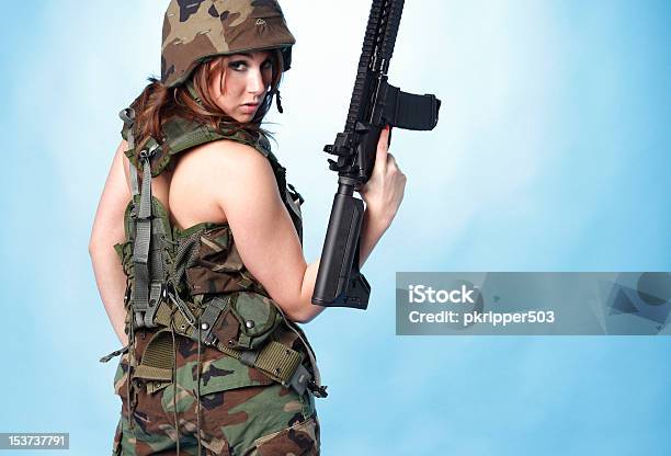 Photo libre de droit de Sexy Femme De Larmée banque d'images et plus d'images libres de droit de Femmes - Femmes, Gilet de costume, Tenue de camouflage